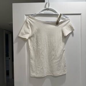 One-shoulder tee with crystals accent. White. Size M. 95% cotton/5% elastane.New